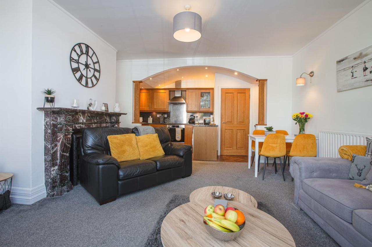 Charles Alexander Short - Clifton Drive Retreat Apartment *